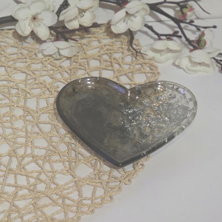 coupelle cœur Kokoro en résine époxy artisanale pour petits objets - noir & feuille argenté