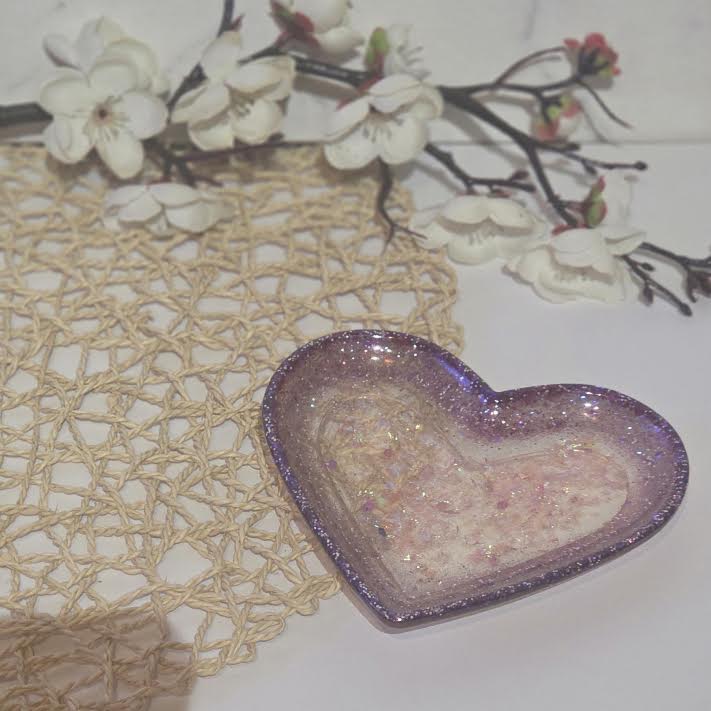 vide poche Kokoro en forme de cœur réalisé en résine époxy - violet