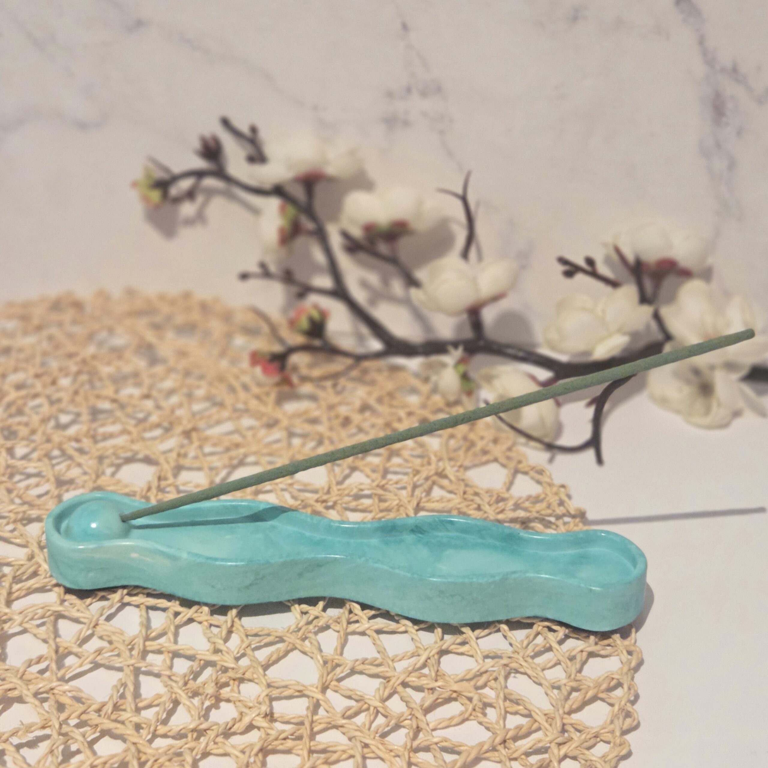 Porte-encens décoratif en résine naturelle style zen bleu