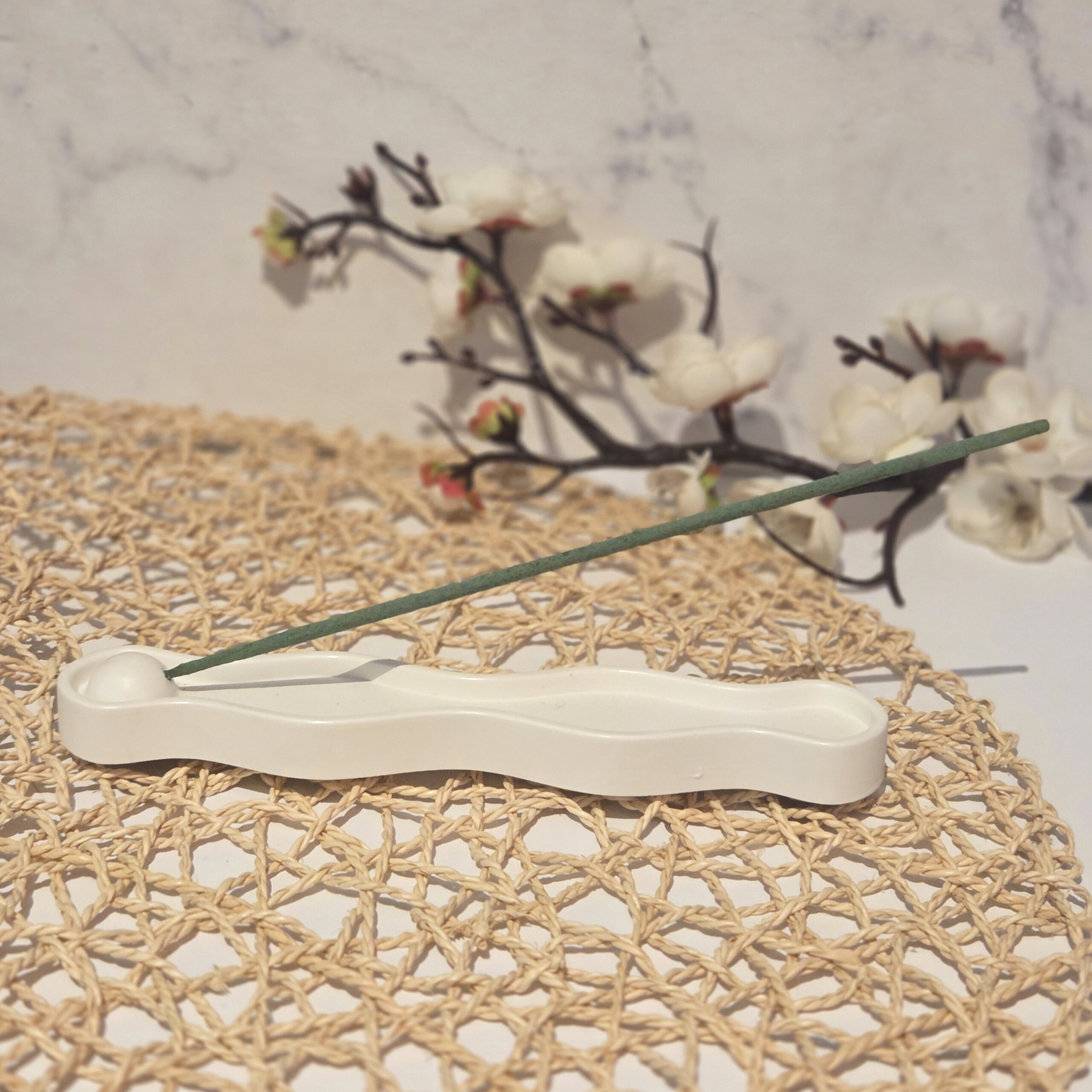 Porte-encens décoratif en résine naturelle style zen crème