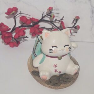 pot Neko kawaii en résine naturelle peint à la main sur socle en bois