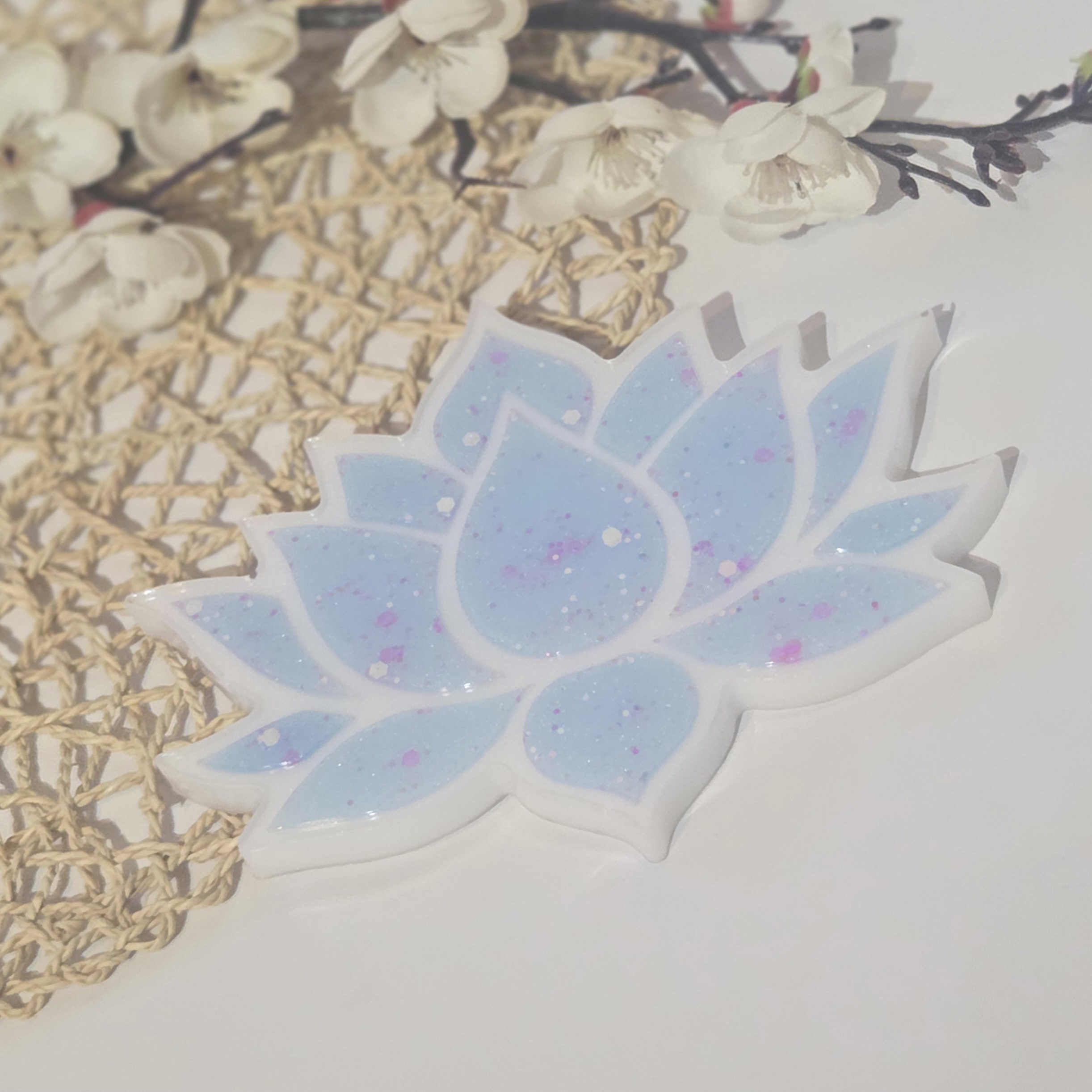 Lotus - dessous de verre bleu poudré en résine époxy